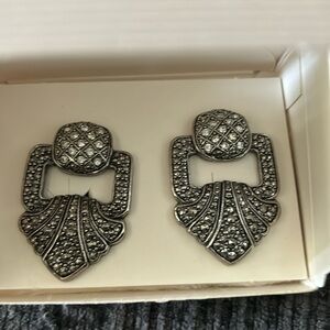 Vintage-AVON 1991 "Bold Romance" Rare FIND Earrings Clips